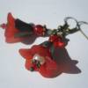 verspielte Blüten-Ohrhänger in rot Bild 2