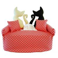Katzenpaar auf Rot mit weißen Blüten - Bezug für Kosmetiktuchbox Bild 1
