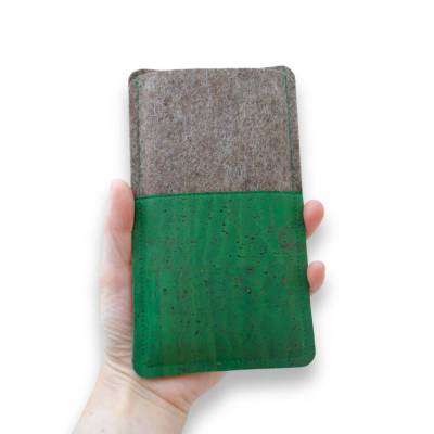 Handytasche aus Filz & Kork – Maßanfertigung in Grün, handgemacht