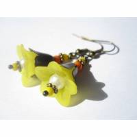 verspielte Blüten-Ohrhänger in gelb Bild 1