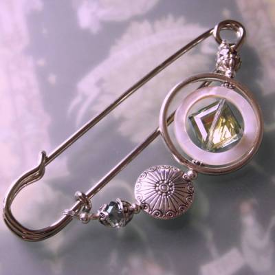 Kiltnadel Kristall im Perlmutt Ring  XXL silberne Tuchnadel  N10-S-3