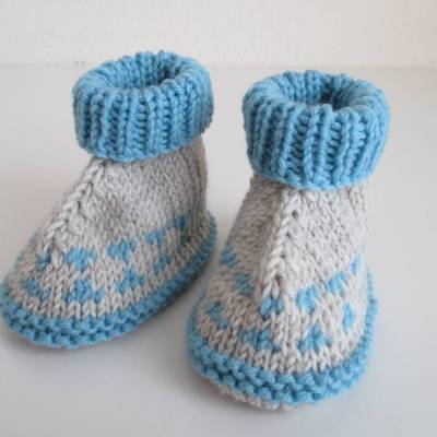 beige gemusterte Babyschuhe 3-6 Monate gestrickt aus Wolle