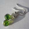 kleine Draht-Ohrringe mit grünen Glasperlen Bild 2