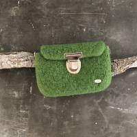 Reitertasche, grüne Hüfttasche handgearbeitet aus Wolle gefilzt Bild 1
