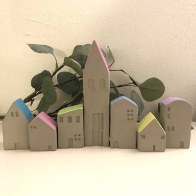 Hübsches Häuschen-Set, 7 Stück aus Beton für Haus und Garten, grau, verschiedene Größen