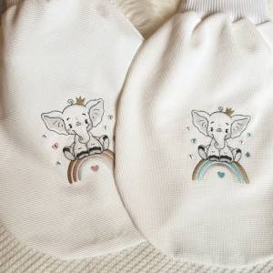 Strampelsack für Baby aus Waffelpiqué mit personalisierten Stick  - Geschenk zur Geburt, Taufe Bild 5