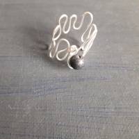 Schöner Ring im Pearls & Loops-Design, mit Lavaperle, versilbert Bild 3