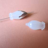 10x Acryl Perlen/ Perlenkappen 6-Blütenblatt Weiß, 18,5 x 10 mm Bild 3