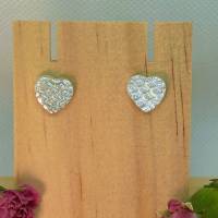 Herzförmige Ohrstecker aus 999 Silber mit Fischschuppenmuster, mattiert Bild 8