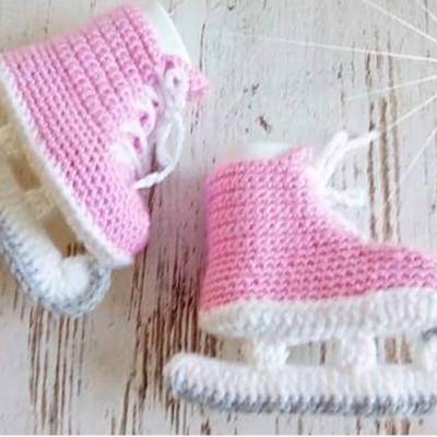 Babyschuhe Schlittschuhe gehäkelt rosa für Mädchen
