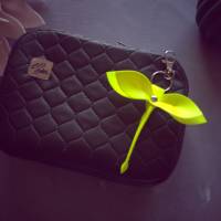 Libelle - Taschenbaumler, Schlüsselanhänger, Taschenanhänger aus Kunstleder in Neongelb und Silber Bild 2