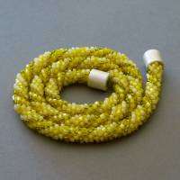 Glasperlenkette gehäkelt, gelb weiß, 54 cm, Halskette, Häkelkette, Perlenkette, Glasperlenkette, Magnetverschluss Bild 3