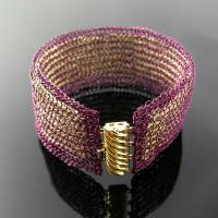 Gefangen - Aus Draht gestricktes doppeltes Armband gold in violett Bild 2