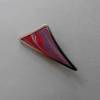Triangle Brosche in Form eines gebogenen Dreiecks, Seide bemalt in rot mit lila und grau, Metallrahmen silberfarben, Bild 2