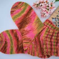 Socken Damen - Kurzsocken handgestrickt Farbe rose-, braun, grün in unregelmässigem Verlauf  Grösse 38/39 Bild 2
