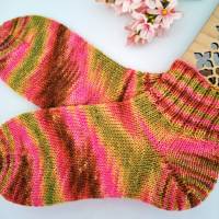 Socken Damen - Kurzsocken handgestrickt Farbe rose-, braun, grün in unregelmässigem Verlauf  Grösse 38/39 Bild 7