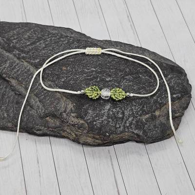 Makramee-Armband mit Bergkristallperle & Blattmuster – verstellbar & filigran