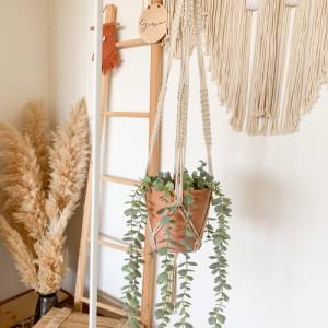 Makramee Blumenampel: Boho-Blumenhalter für Pflanzenliebhaber – Handgefertigte Blumenaufhängung aus Baumwolle Bild 2