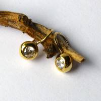 Charmante Ohrhänger 585 Gold gestempelt mit glitzernden Zirkonia Steinen. Handgemacht Elfe Schmuck Design Bild 2