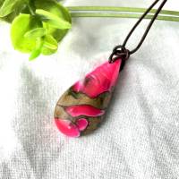 Holz Harz Halskette ,Tropfen,pink/weiss,Epoxidharz,Geschenk, Jahrestag,Geburtstag Bild 4