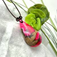 Holz Harz Halskette ,Tropfen,pink/weiss,Epoxidharz,Geschenk, Jahrestag,Geburtstag Bild 5