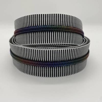 Reißverschluss Rainbow-Stripes, breit, schwarz-weiß / regenbogenfarbene Spirale
