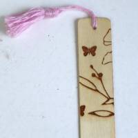 Lesezeichen Holz graviert personalisiert Kleines Geschenk Idee Blüten #3 Bild 2