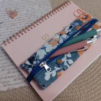 Stifteetui, Stiftemäppchen mit Gummiband, blau weiss orange Bild 3