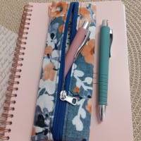 Stifteetui, Stiftemäppchen mit Gummiband, blau weiss orange Bild 7