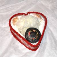 Herzkorb geflochten rot-creme mit Seifendeko Bild 1