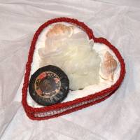 Herzkorb geflochten rot-creme mit Seifendeko Bild 2