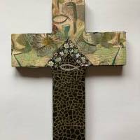 Verziertes Holzkreuz als Geschenk für Geburt, Taufe, Kommunion oder Konfirmation, Verziertes Holzkreuz Bild 3