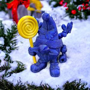 Flexibler Weihnachtsgnom mit Loli - Natürliches Spielzeug aus nachhaltigem 3D-Druck Bild 1