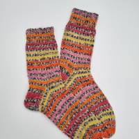 Gestrickte bunte Socken, Gr. 40/41, handgestrickt von la piccola Antonella Bild 3