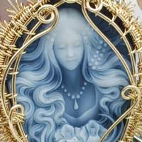 Schmuckanhänger „Die Göttin“ 585 Gold Variante groß Bild 2