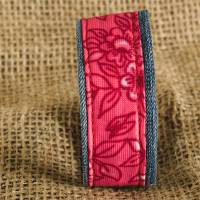 Stoffarmband mit floralem Muster, Blüten, rot-rosa Bild 1