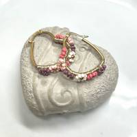 Herzcreolen, „Daisy“ Ohrringe mit kleinen Blümchen aus Rocaillesperlen Bild 1