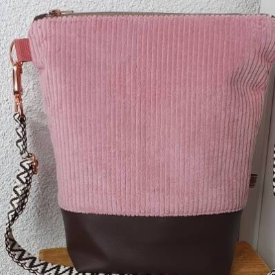 Crossbag FRIDA Damen Crossbodybag Umhängetasche schlicht Cordstoff rosa mit breiten Wechselgurtband skandi Boho