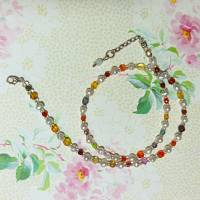 Kurze zierliche Perlenkette weiß Süßwasserzuchtperlen mit Glasperlen orange bunt handgemacht Bild 3