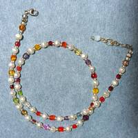 Kurze zierliche Perlenkette weiß Süßwasserzuchtperlen mit Glasperlen orange bunt handgemacht Bild 4