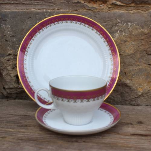 3 tlg. Sammeltasse / Sammelgedeck Pink und Golddekor / Kahla Porzellan / 60er 70er Jahre DDR GDR