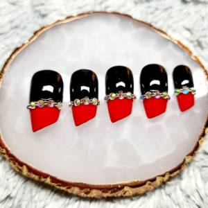 Press-on Nägel, Lipstick in Rot Schwarz mit Strasssteinen Bild 1