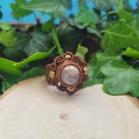 Makramee Ring mit Rosenquarz und Messing-Perlen Bild 4