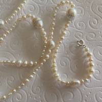 Perlenkette extra lang 140 cm, weiß, Zuchtperlenkette mit Zirkonia, besonderes Geschenk, Handarbeit aus Bayern Bild 10
