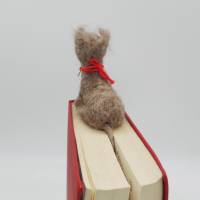 Lesezeichen kleiner Filzhund bewacht das Buch der Besitzer, witziges Lesezeichen für Hundefreunde, Buchzubehör Bild 7