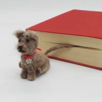 Lesezeichen kleiner Filzhund bewacht das Buch der Besitzer, witziges Lesezeichen für Hundefreunde, Buchzubehör Bild 9