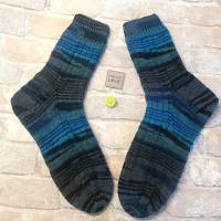 Handgestrickte Socken Größe 42/ 43 grau blau Bild 1