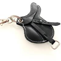 Schlüsselanhänger Pferdesattel aus Leder Bild 4