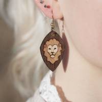 Löwen Ohrringe aus Echtholz, Ohrhänger mit Tiermotiv Bild 2