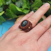 Makramee Ring mit Moos-Achat und Messing-Perlen Bild 1